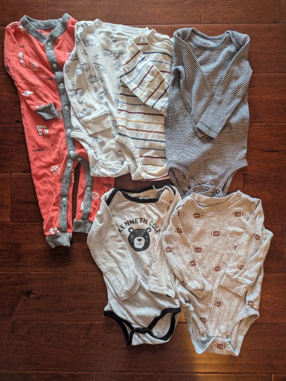 Lot Of Long Sleeve Onesie And Sleeper 6 Pieces